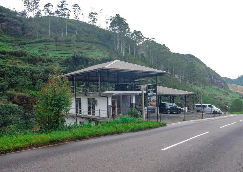 Singing hills hotel - Image 1