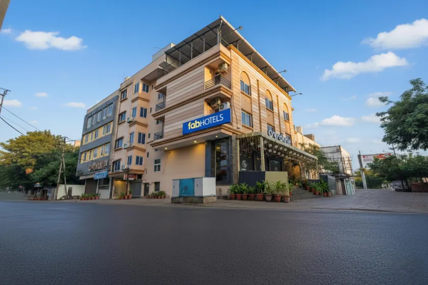 FabHotel Uday Vilas - Image 1