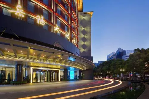 Yue Yang Hotel - Image 1