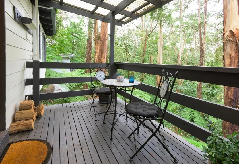 Belle Cottage Secluded Stay Near Shops Cafes - Image 1