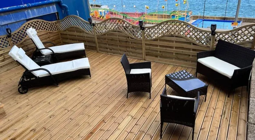 Sea View Lavish Apartment SKY TV Whirlpool Bath HUGE Balcony NEWLY REFURBISHED - Image 1