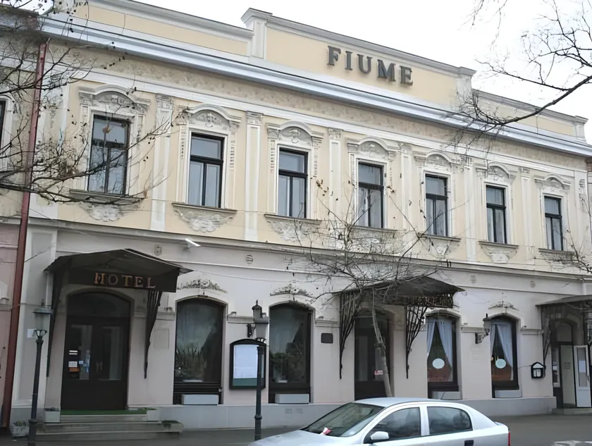 Fiume Hotel - Image 1