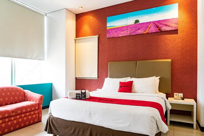 RedDoorz Plus at Blue Pacific Blok M - Image 1