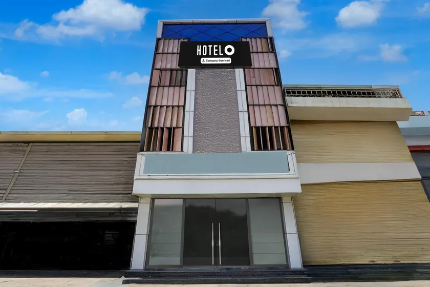 Super OYO Hotel O Subedarganj Railway Junction Formerly Krishna Inn - Image 1