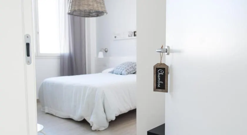 B&B Bucci 54 - Image 1
