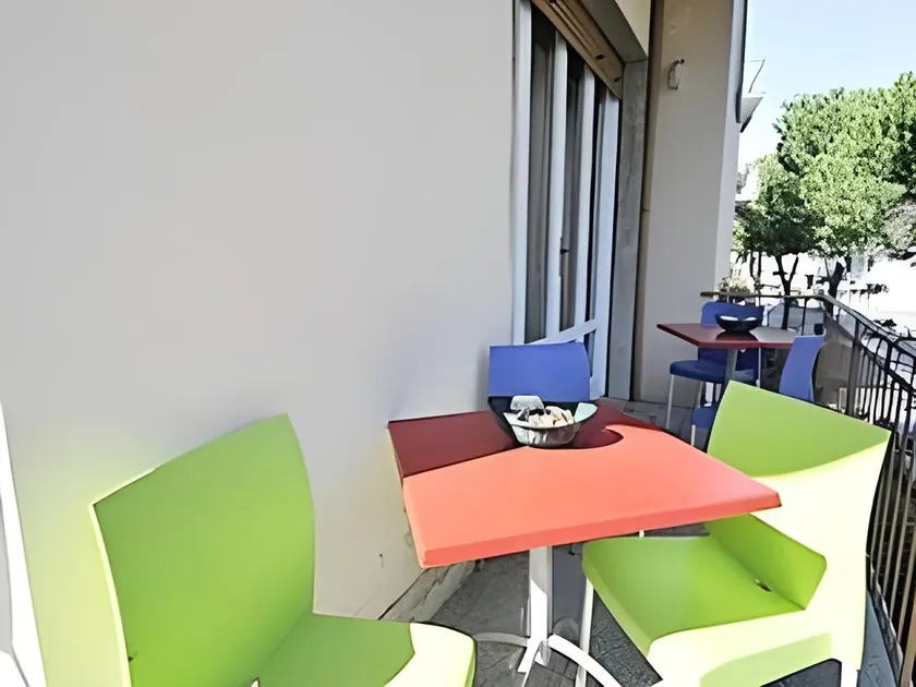 B&B Gate 52 - Image 1