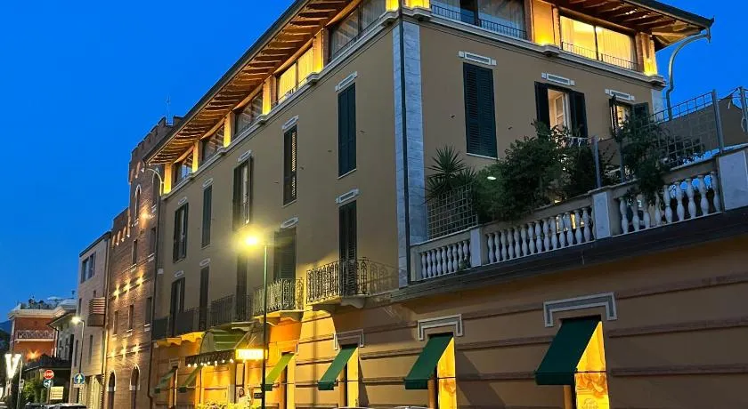 Hotel Regina - Image 1