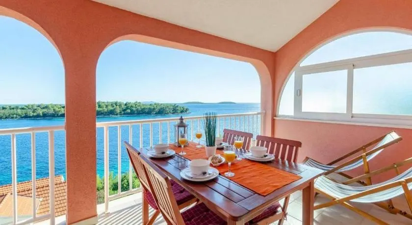 Appartamento con giardino e terrazza | Vista sull'acqua - Image 1