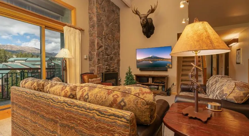 Trails End Skyview Penthouse Condo: Ski In/Out, Stroll To Main Street - Image 1