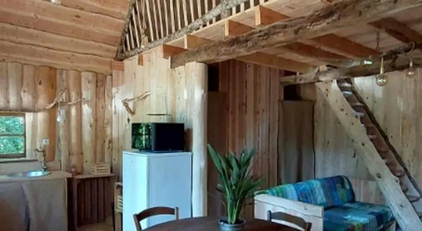 Cabane Salamandre - Image 1