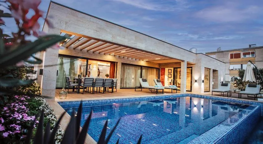 Penthouse Vinci - Image 1