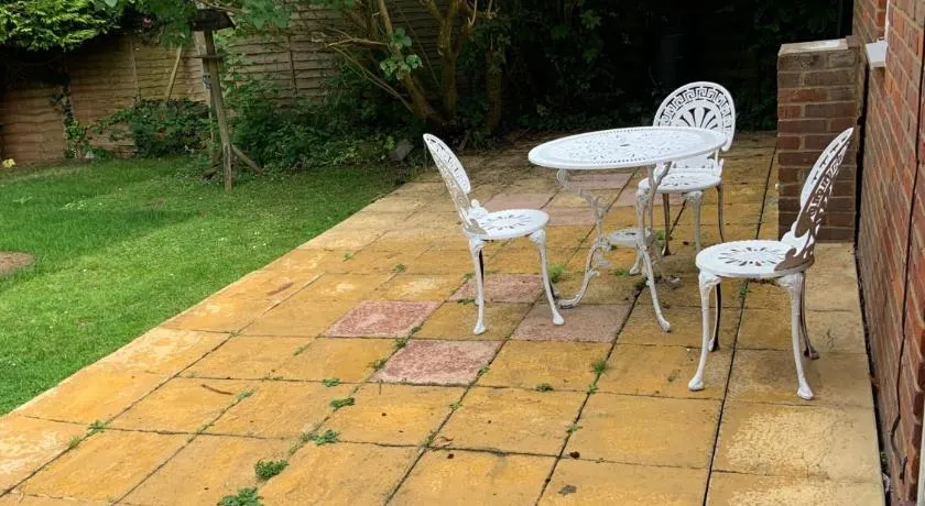 2 Bed-Sleeps 5-Free Parking-Pet Friendly - Image 1