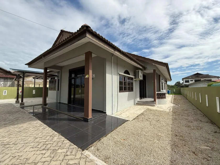 SAFFURA HOMESTAY MUAR - Image 1