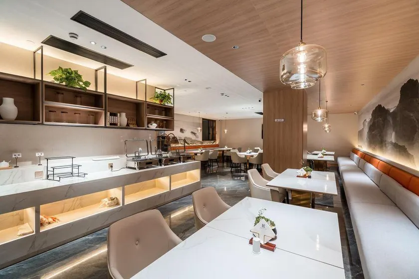 H Hotel (Linfen Houma Xintian Square) - Image 1