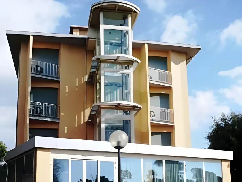 Hotel Florida Tirrenia - Image 1