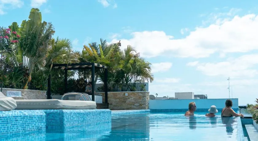 Luxury 1BR - 2 Pools - Spa - Gym - Cinema - Private Bars - Near Beach - Image 1