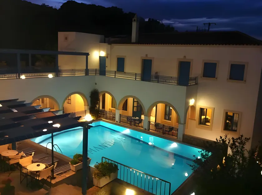 Romantica Hotel Apartments - Image 1