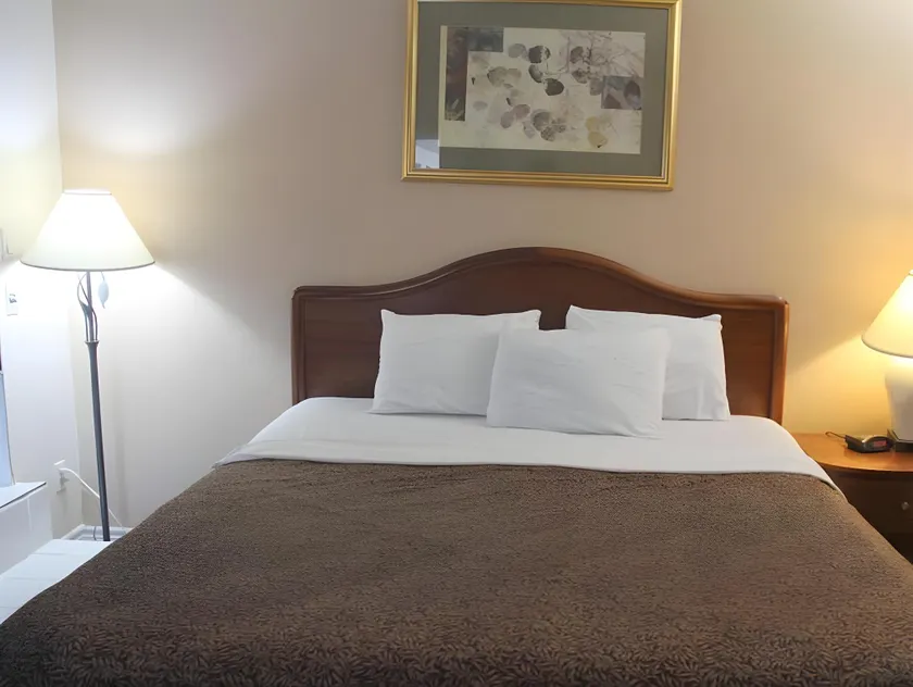 Niagara Inn & Suites - Image 1
