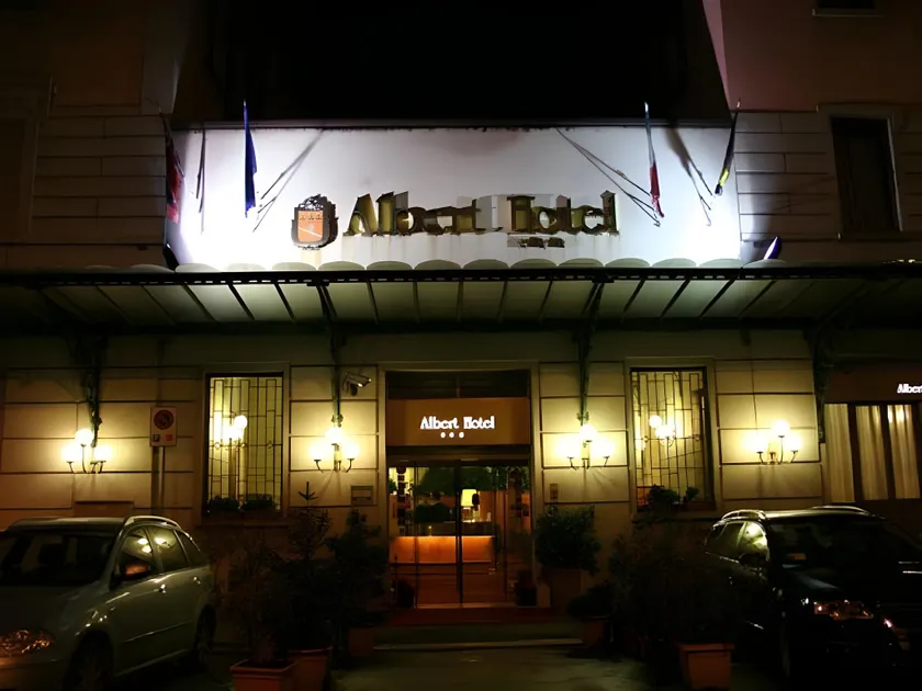 Albert Hotel - Image 1