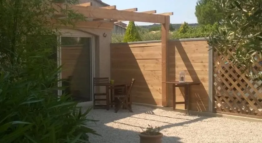 Studio Indépendant avec parking fermé et sécurisé - Image 1