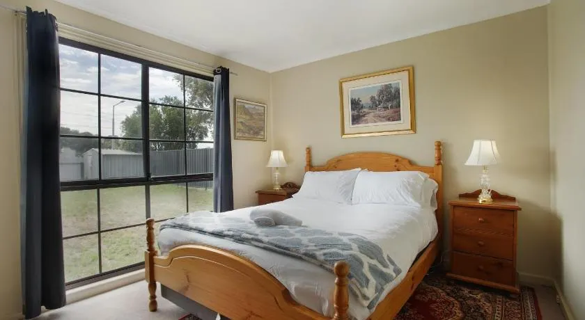 Cozy 3-Bedroom Retreat in Coburg - Image 1