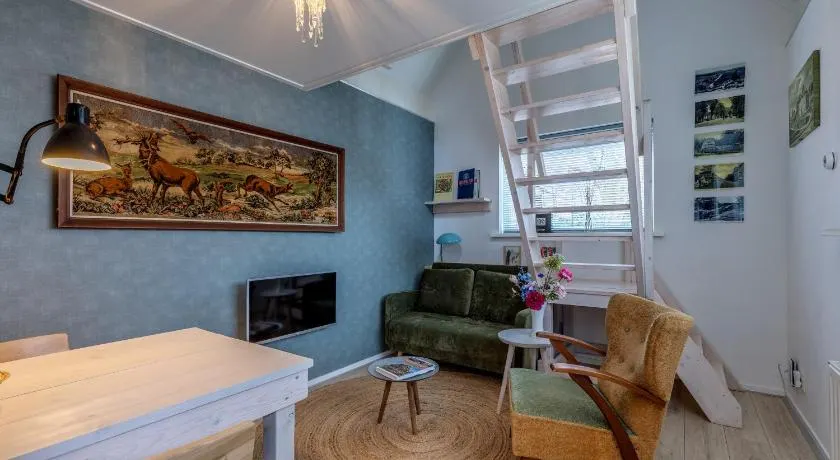 B&B Larenstein Logeren In Een Tiny House - Image 1