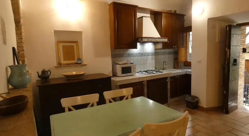 SCAPPO IN UMBRIA, nel vicolo - Image 1
