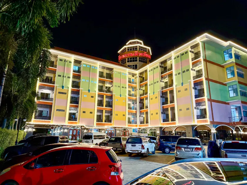 Dee Prom Hotel - Image 1