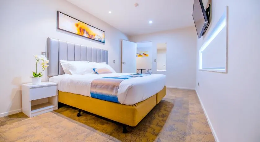Alpine Hotel - Image 1