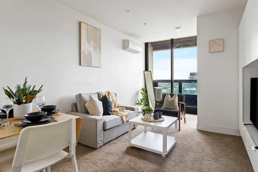 A Modern & Cozy 2BR Apartment with City Views - Image 1