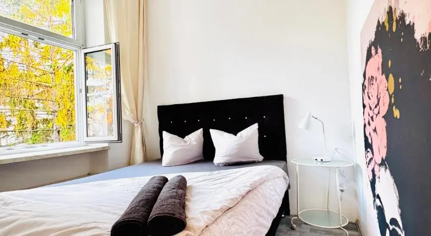 Simple 2-Bedroom Apartment in Central Area - Image 1