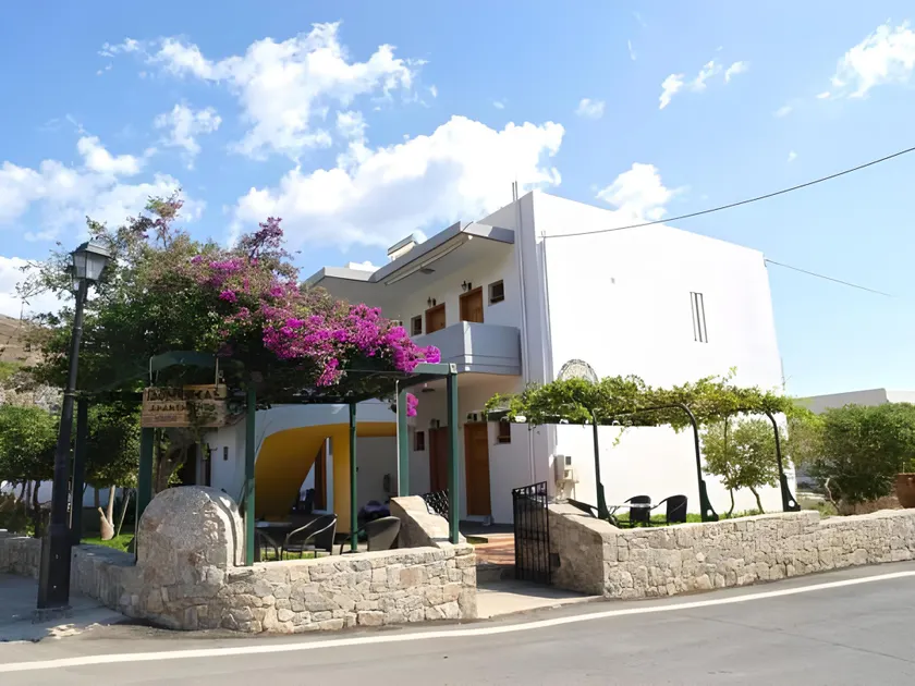 Idomeneas Apartments - Image 1