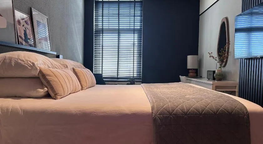 Hotel chic room - Image 1