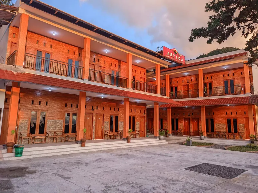 Artica 153 Hotel & Homestay - Image 1