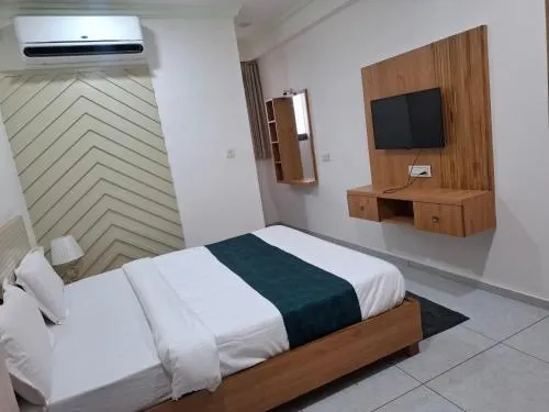 HOTEL Heaven - Image 1