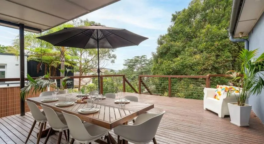 Contemporary Balmoral Beachside Family Retreat - Image 1