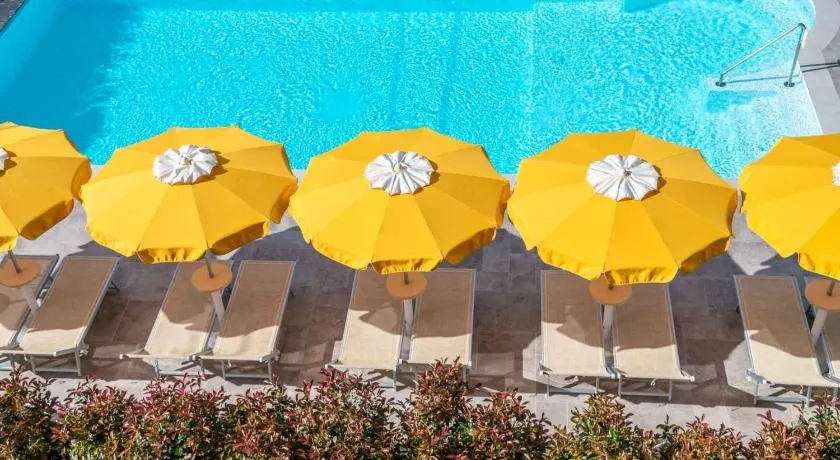 Hotel Riviera - Image 1