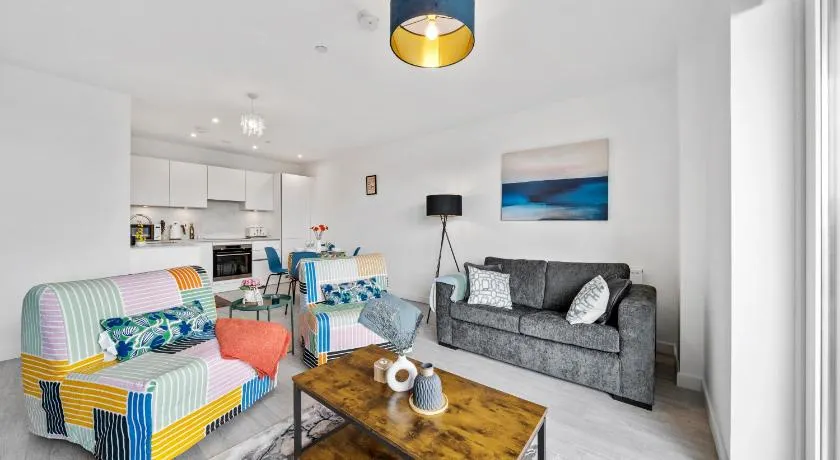 Stylish 1BR Flat in Hayes 4 Guests-5 Min to Heathrow#20 Min to Central London - Image 1