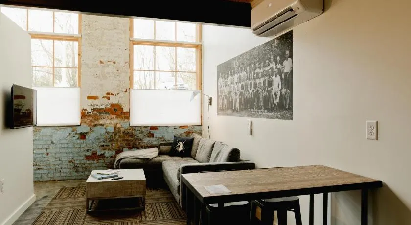 Loom Room Retreat - Image 1