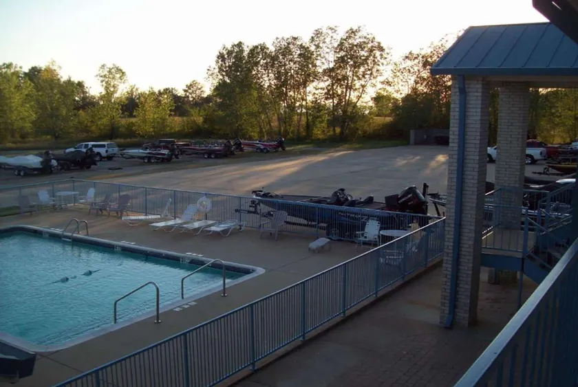 Days Inn by Wyndham Grove - Image 1