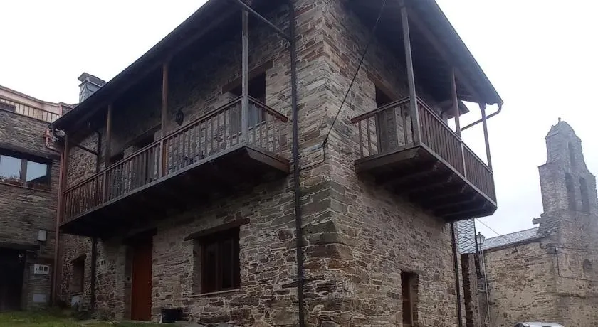 Casa de Abril 1 - Image 1