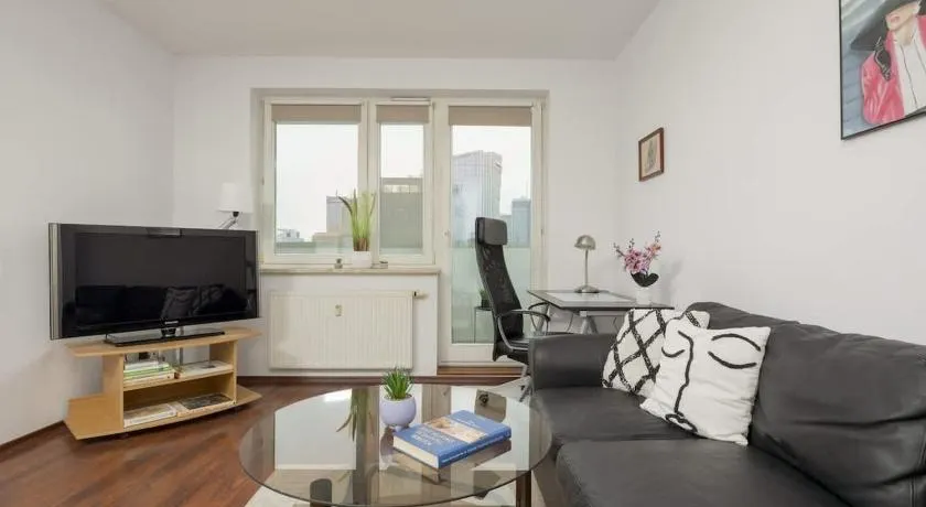 Beautiful City Apartment by Noclegi Renters - Image 1