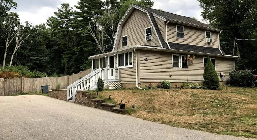 Nothing Fancy Older Pet Friendly Home near I 95 - Image 1