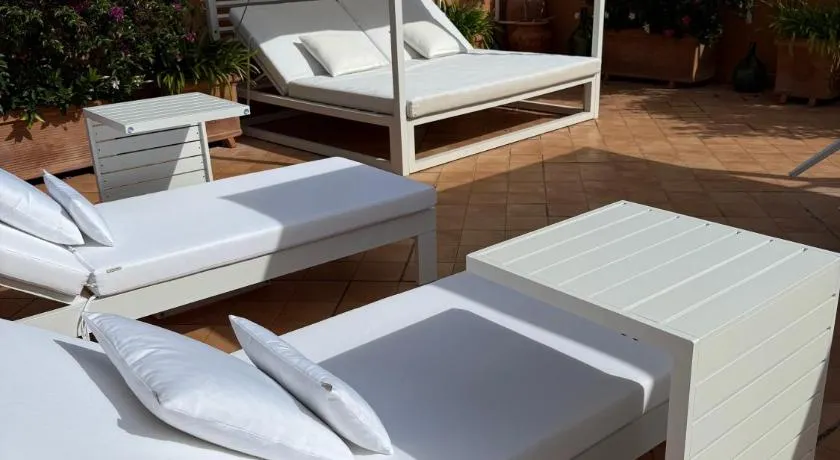 The Rooftop Terrace b&b Two Double Rooms with private bathrooms and an equipped roof terrace - Image 1