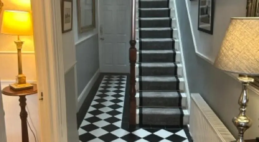 Hollybank House Bed and Breakfast - Image 1