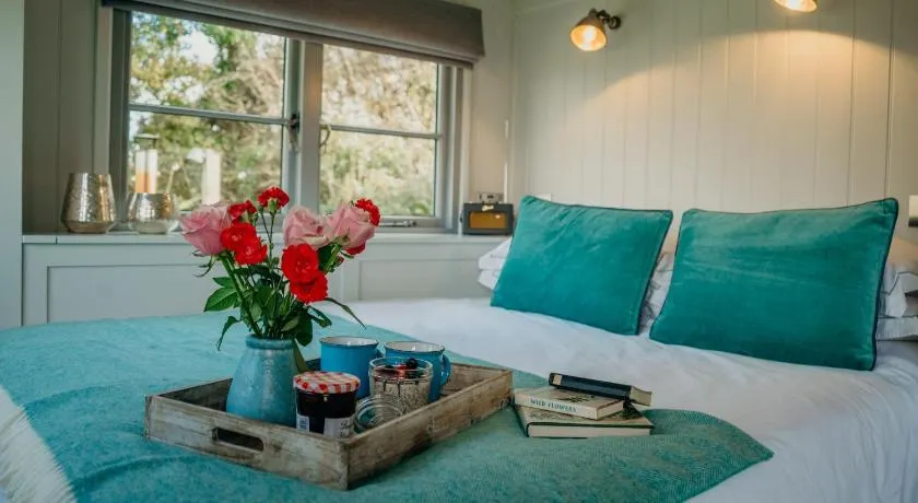 Blatchford Briar - Award Winning Private Shephards Huts with their own Secluded Hot Tubs - Image 1