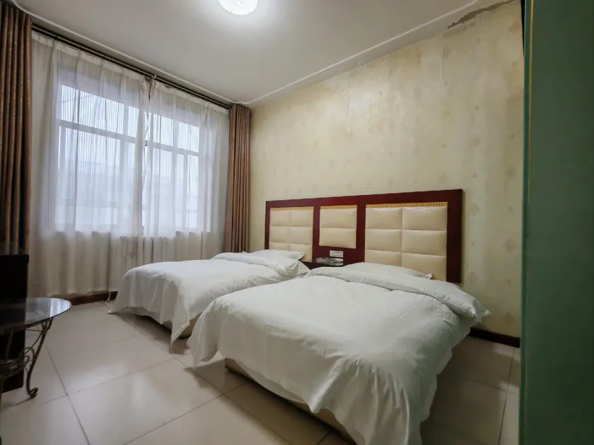 Huashu Hotel - Image 1