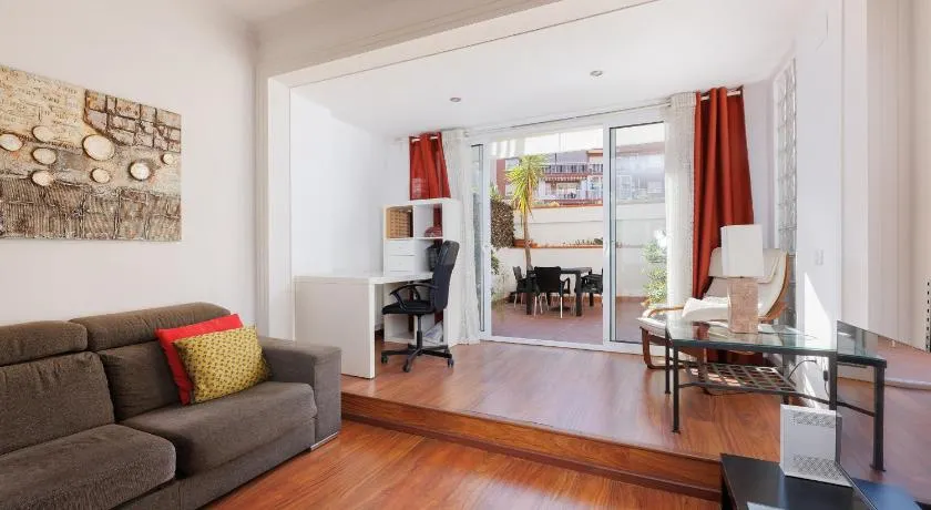 Private terrace, 3 bedrooms, 2 bathrooms, central - Image 1