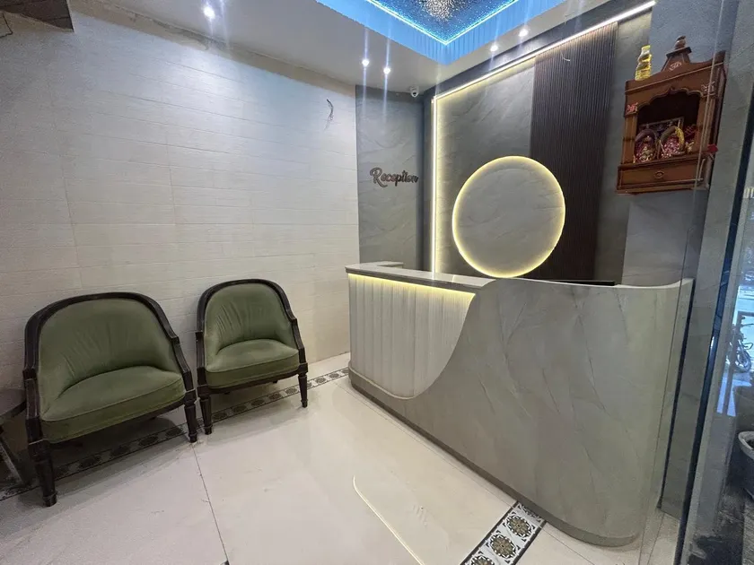 Hotel Luxe - Image 1