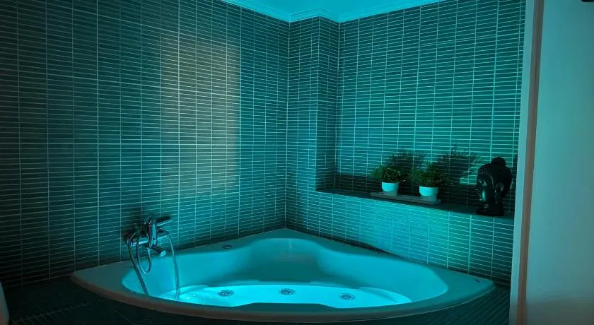 Luxury StudioArchit 7 & jacuzzi suite - Image 1